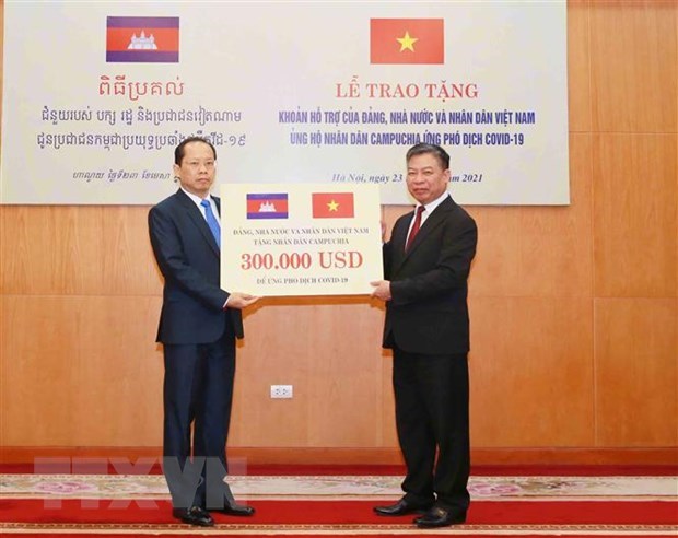 Cambodian leader thanks Vietnam for sympathies over COVID-19